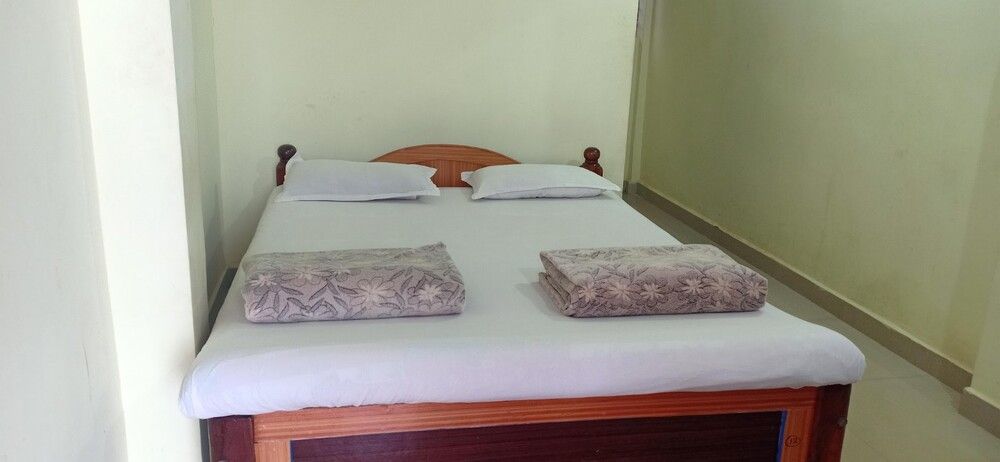 21 COCONUTS INN  - 18