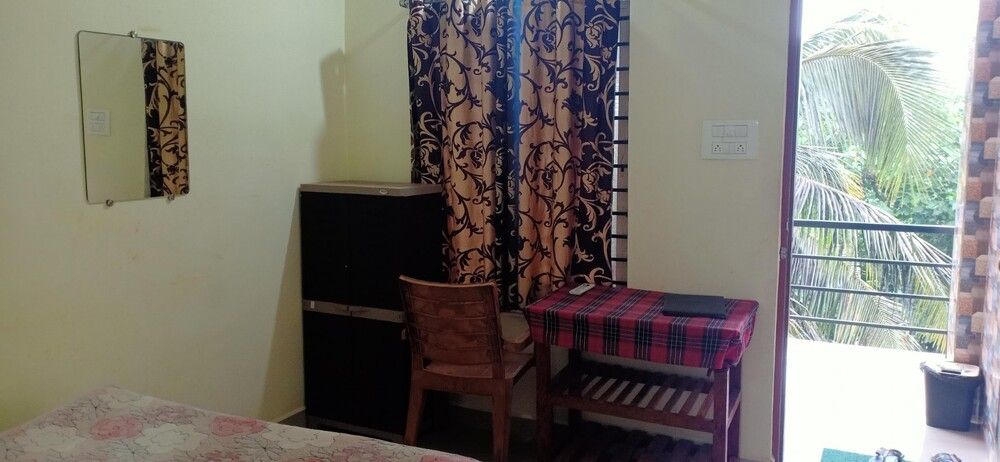 21 COCONUTS INN  - 13