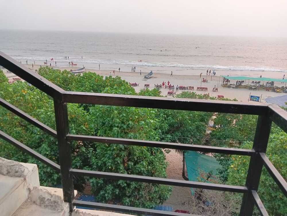 21 COCONUTS INN  - 11