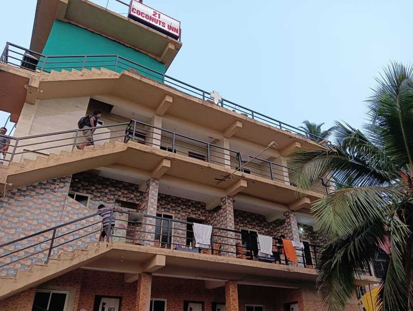 21 COCONUTS INN  - 3