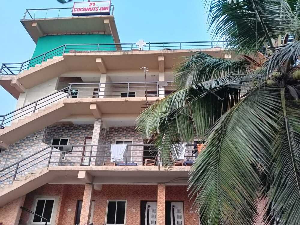 21 COCONUTS INN  - 1