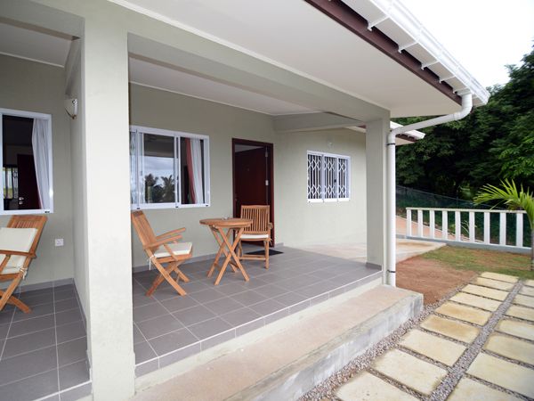 SURFERS SELF CATERING CHALETS - 7