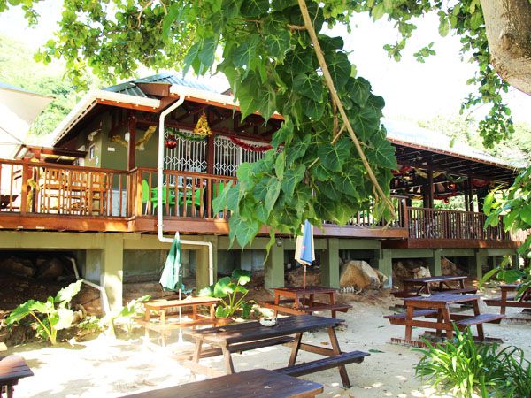 SURFERS SELF CATERING CHALETS - 5