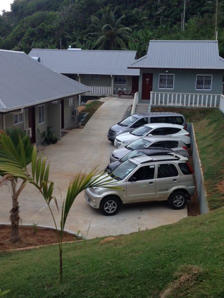 SURFERS SELF CATERING CHALETS - 4