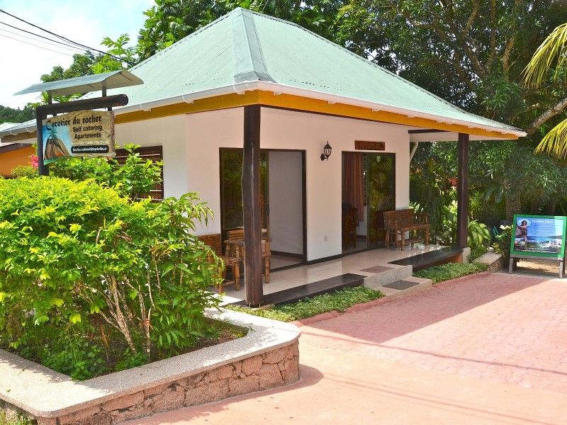 COCOTIER DU ROCHER - 1