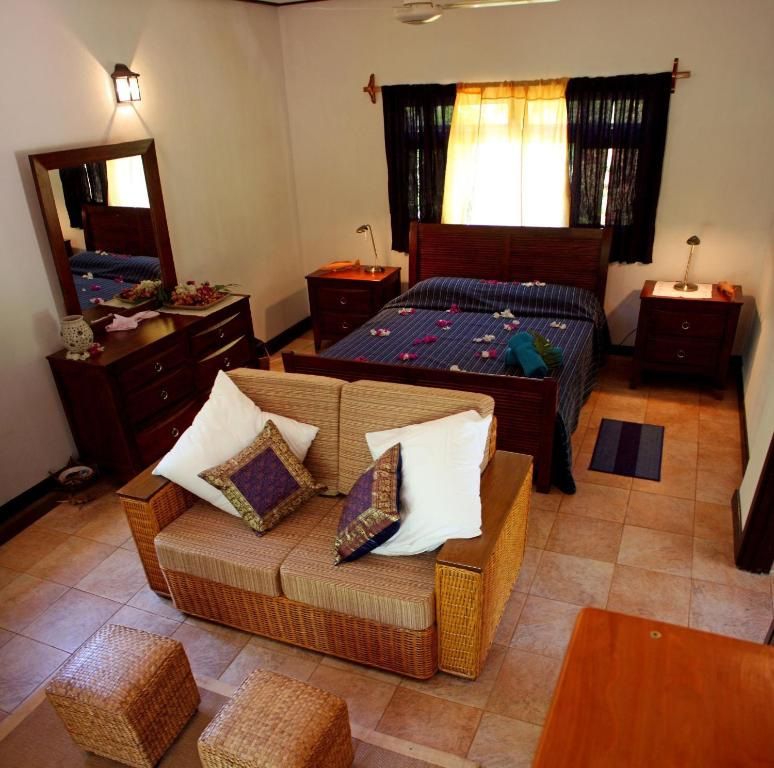 DOMAINE LES ROCHERS - 8