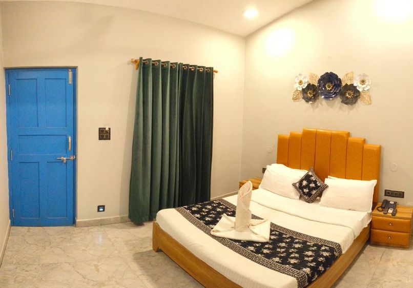 SERAS BEACH SIDE HOTEL - 6