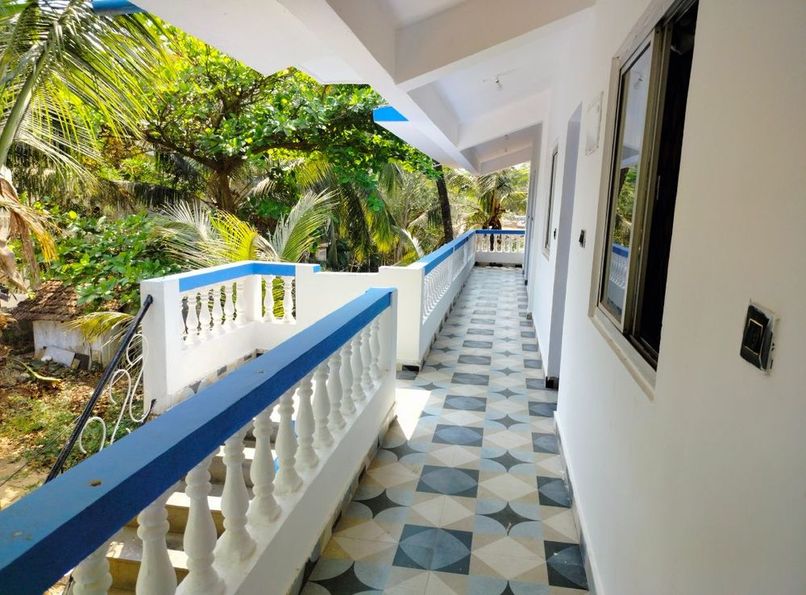 SERAS BEACH SIDE HOTEL - 4