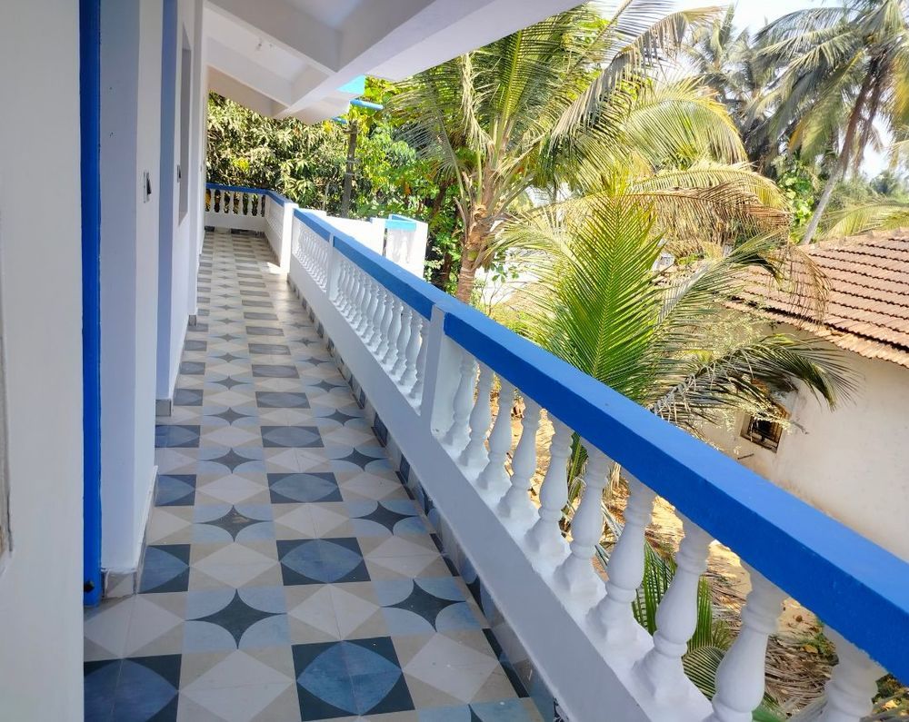 SERAS BEACH SIDE HOTEL - 3