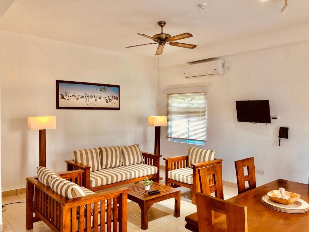 TROPICAL HIDEAWAY SELF CATERING - 9