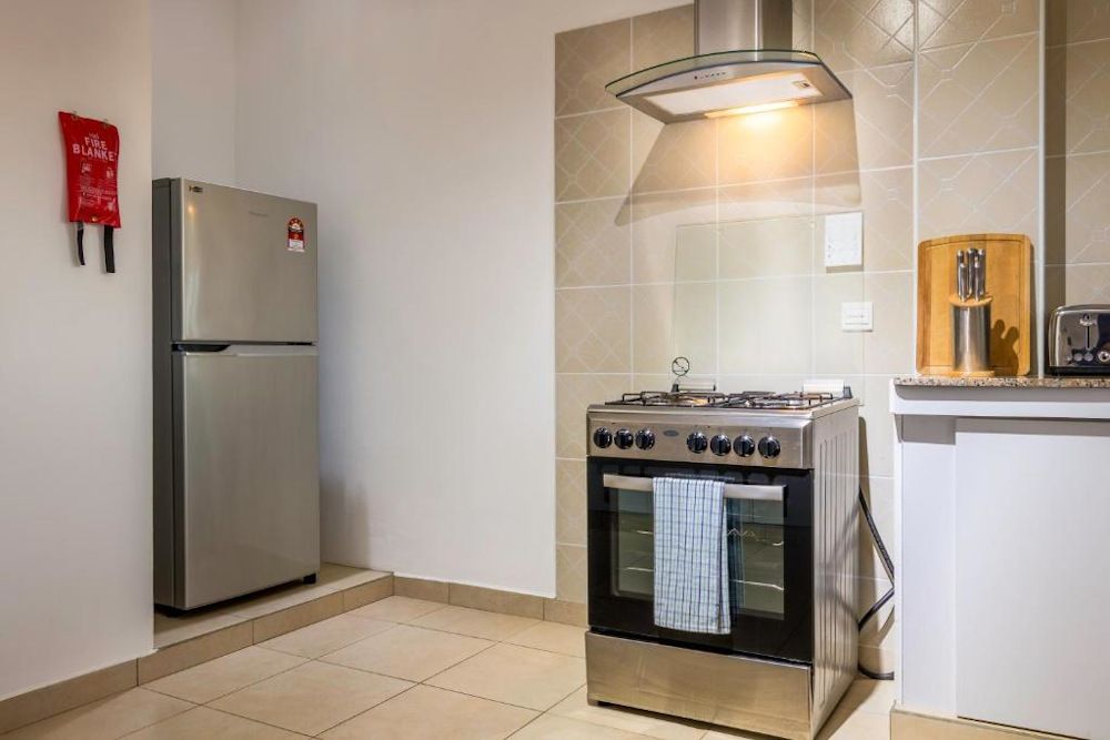 TROPICAL HIDEAWAY SELF CATERING - 10