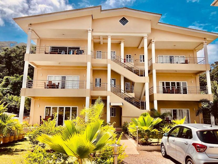 TROPICAL HIDEAWAY SELF CATERING - 2