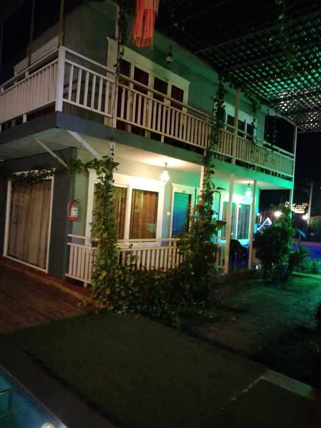 SEA SHELL BEACH COTTAGES - 2