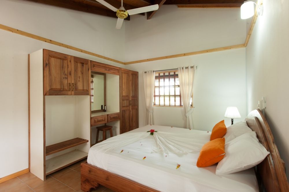 HELICONIA GROVE - 11