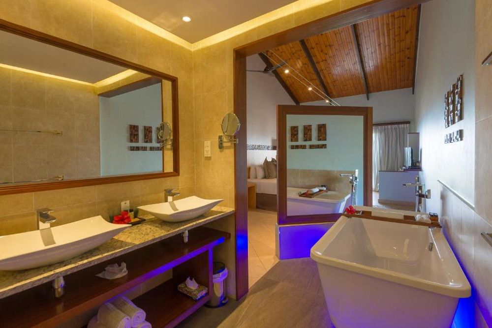 THE COCO DE MER HOTEL & BLACK PARROT SUITES - 33