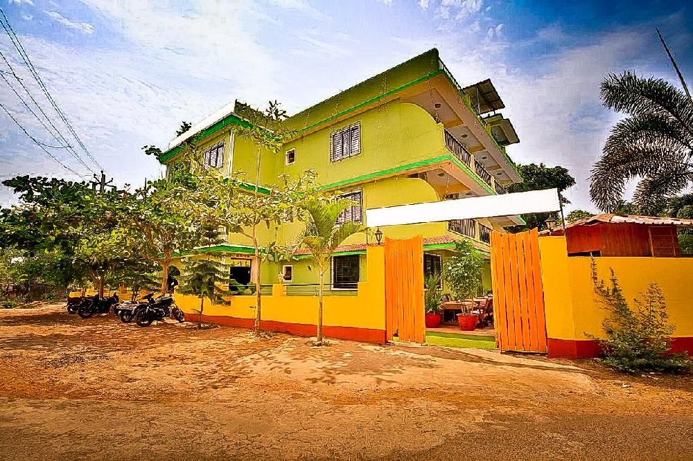 ASHVEM BEACH INN - 2