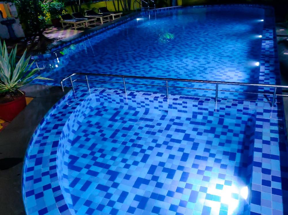 ASHVEM BEACH INN - 11