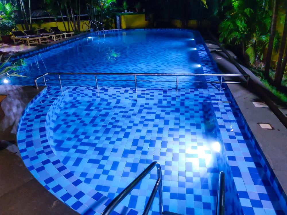 ASHVEM BEACH INN - 9