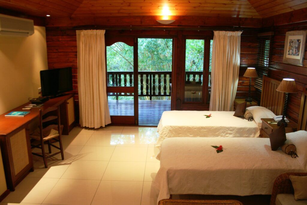 CERF ISLAND RESORT (child only 7+) - 12