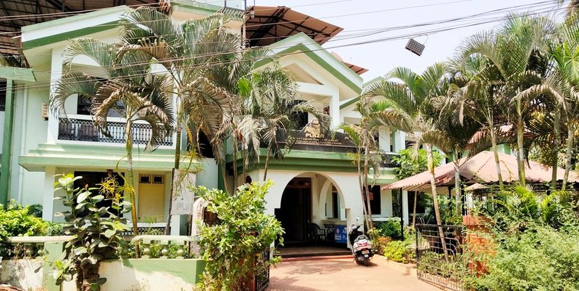 AMIGO PLAZA GUESTHOUSE - 1