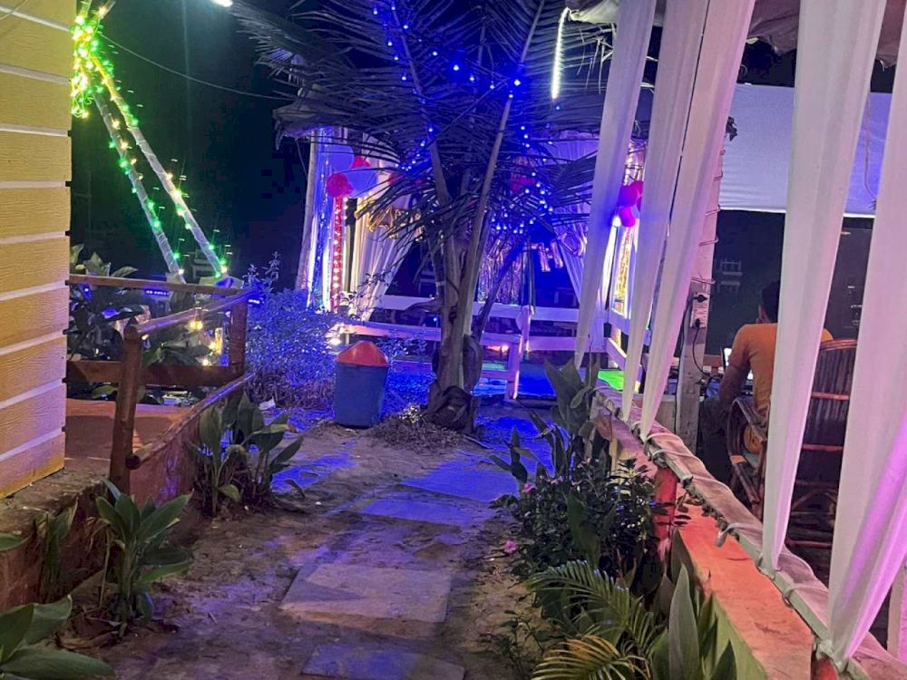 SYDNEY X CAFE & BEACH HUTS - 3