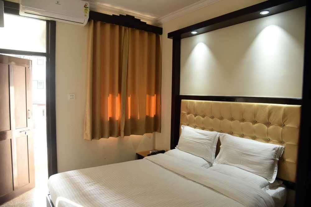 VALENTINES RETREAT - 7