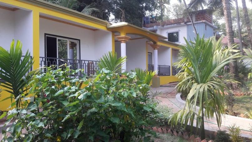 LAVISH EXOTIC HOTEL & APARTMENTS (ex. LAVISH COTTAGES) - 1