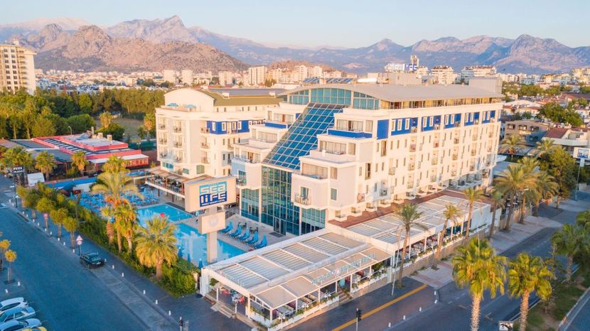 Sea Life Family Resort Hotel - 4