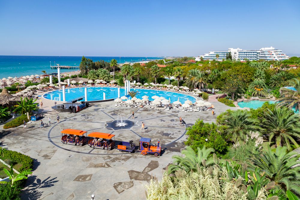 Starlight Resort Hotel - 2