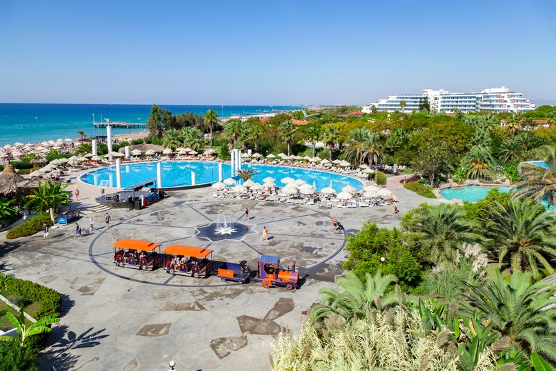 Starlight Resort Hotel - 2