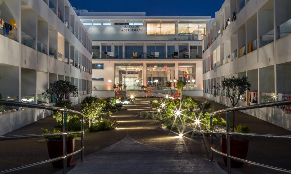 NICHOLAS COLOR HOTEL - 3