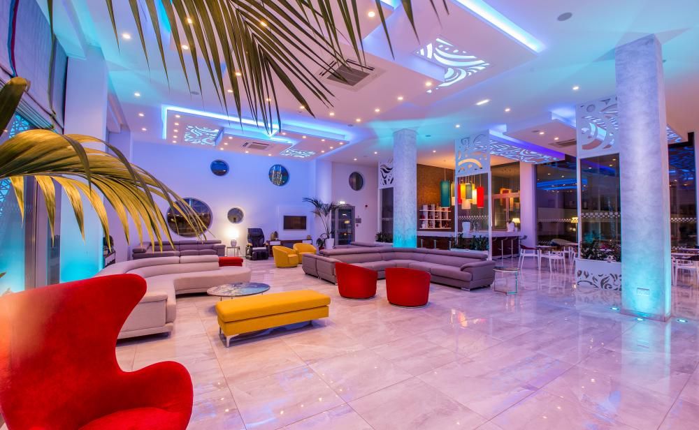 NICHOLAS COLOR HOTEL - 12