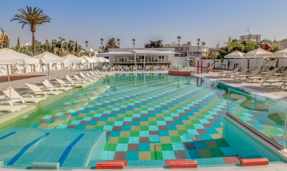 NICHOLAS COLOR HOTEL - 36