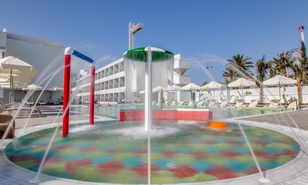 NICHOLAS COLOR HOTEL - 39