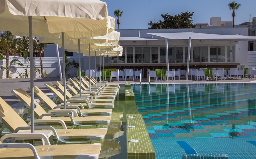 NICHOLAS COLOR HOTEL - 42