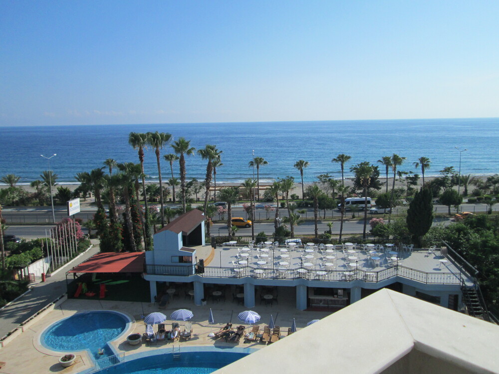 Sunshine Hotel - 3