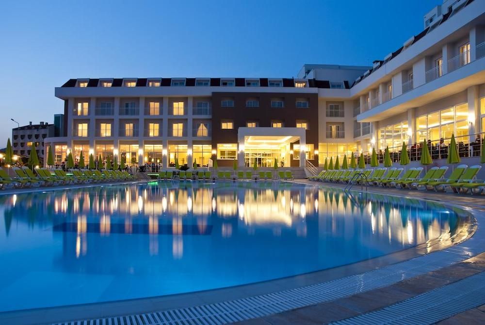 White Lilyum Hotel - 2