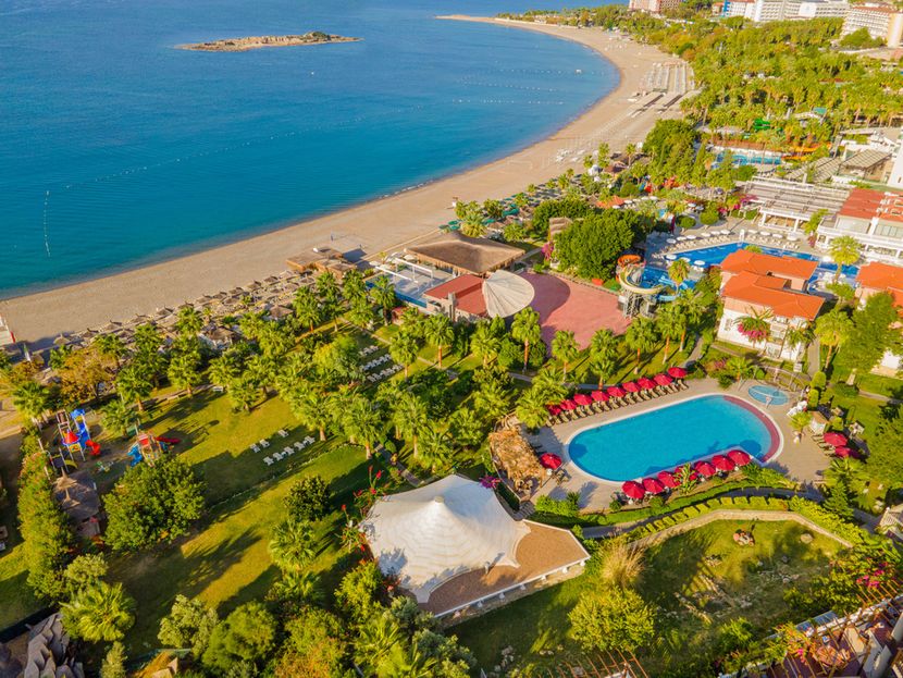 Justiniano Deluxe Resort - 3