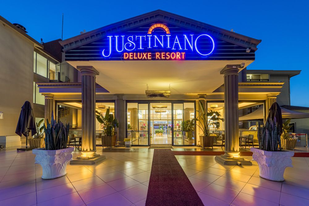 Justiniano Deluxe Resort - 11