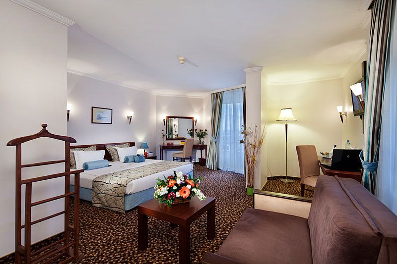 Best Western Plus Khan Hotel - 16