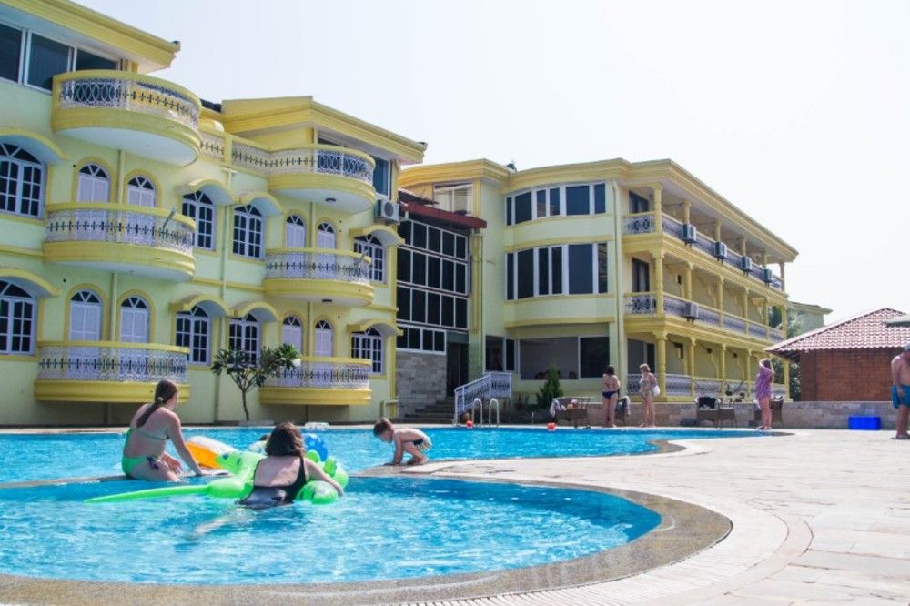 PRAIA DO OURA BOUTIQUE - 1