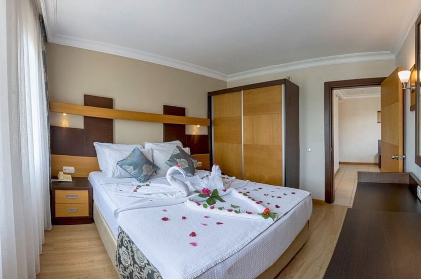 Kandelor Hotel - 3
