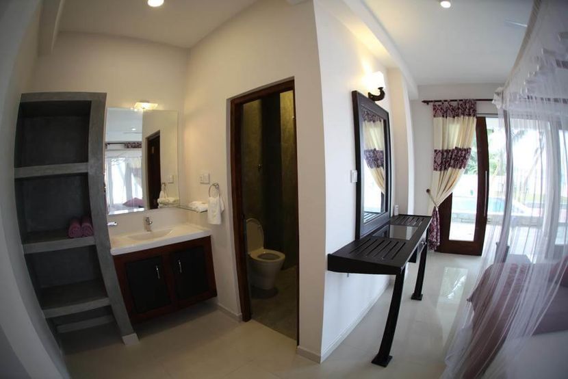 SAPPHIRE SEAS BEACHFRONT HOTEL - 3