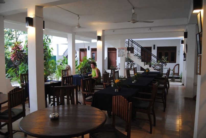 UNAWATUNA BEACH BUNGALOW - 2