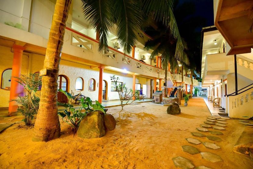 INTERNATIONAL BEACH HOTEL & RESTAURANT GUESTHOUSE - 1