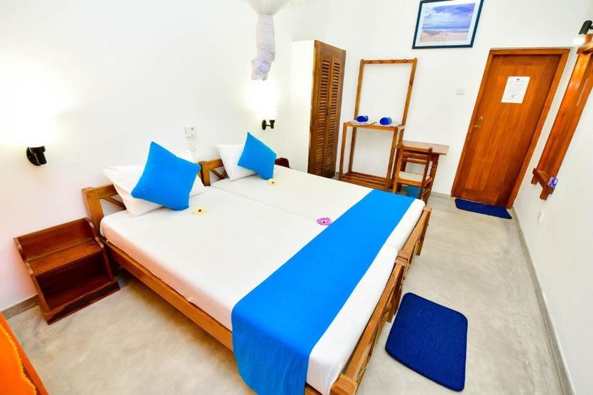 INTERNATIONAL BEACH HOTEL & RESTAURANT GUESTHOUSE - 6
