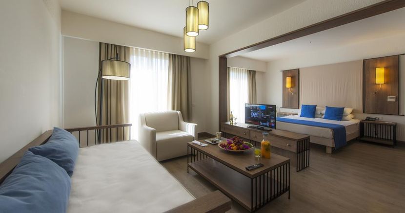 Liv Hotel by Bellazure - 3