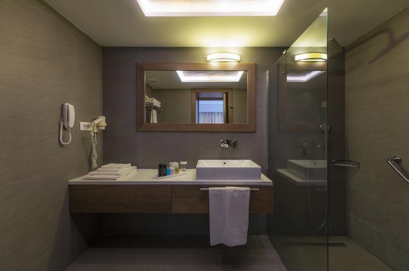 Liv Hotel by Bellazure - 4