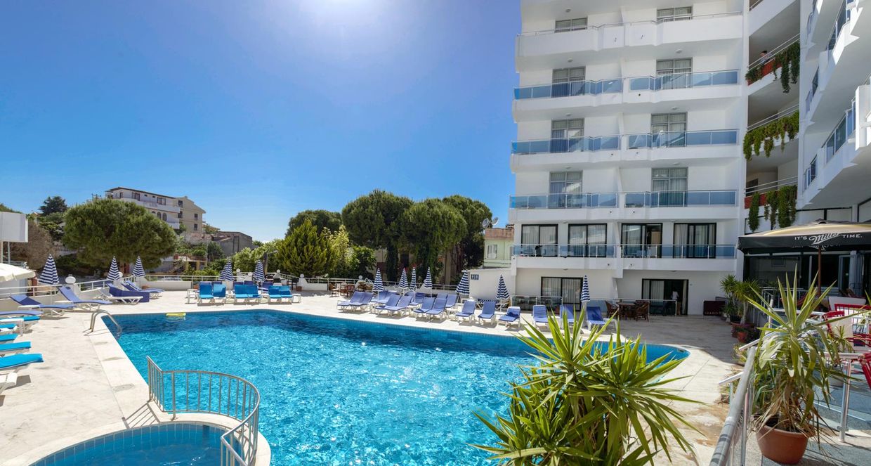 Ponz Hotel - 1