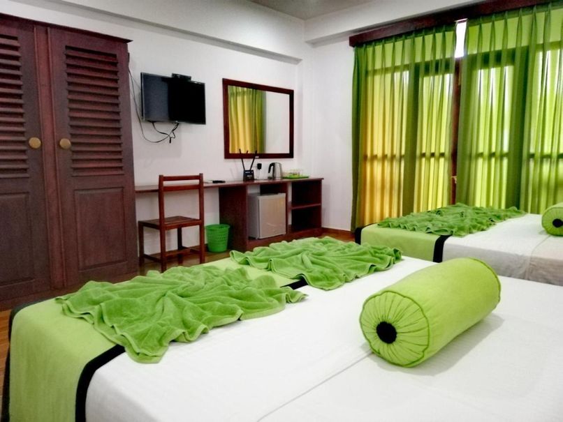 SERENADE BEACH HOTEL - 4